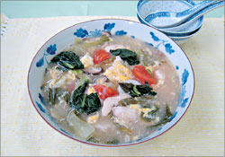 黒酢入り中華スープ　盛り付け写真